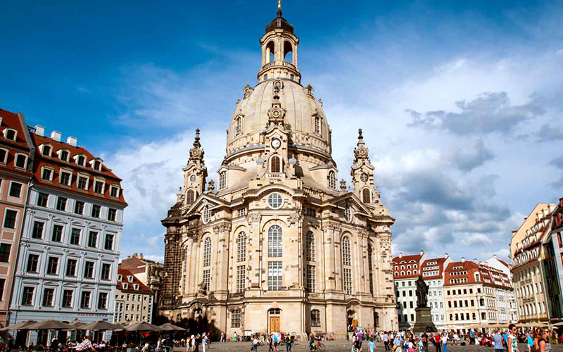 THE-CHURCH-OF-FRAUENKIRCHE